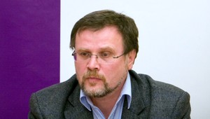 Bývalého poslanca NR SR zrazilo auto. Bojuje o život