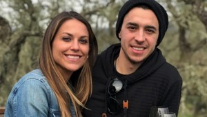 Manželka zosnulého hokejistu je tehotná. Správu oznámila na jeho pohrebe