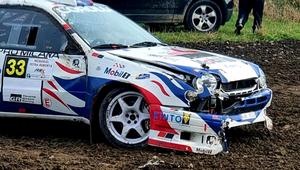 Preteky sa zmenili na hrôzu. Auto vyletelo z trate do divákov