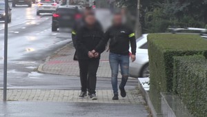 Mladík po hádke trikrát bodol 32-ročného muža. Polícia ho obvinila