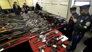 Vziať Američanom zbrane? Tým sa vraj nič nevyrieši