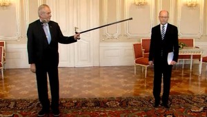 Zeman odmieta odvolať Babiša. Právnici apelujú na ústavu