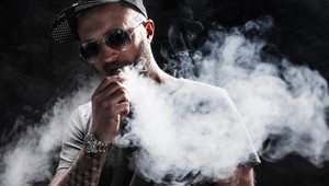 Čo zabíja fajčiarov e-cigariet? Pľúca mali zjazvené ako obete jedovatých plynov