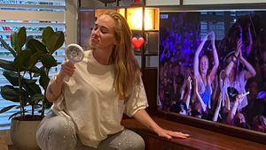 Schudnutá Adele prekvapila! Pod vplyvom alkoholu, tancujúc na vlastnú pieseň!