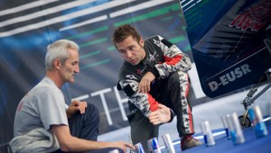 Pilot Hannes Arch by zvládol aj vzducholoď