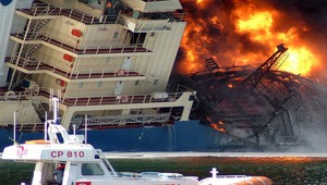 Trajekt v plameňoch! 11 mŕtvych!