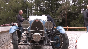Štrbské pleso sa premenilo na múzeum: Na parkovisku sa ukázala flotila historických áut