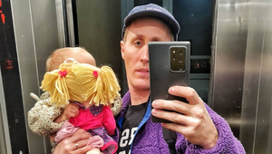 Ako to vyzerá, keď sa rodičia svojmu dieťaťu venujú? Sajfova dcérka má len 1,5 roka, no dokáže úžasné veci!