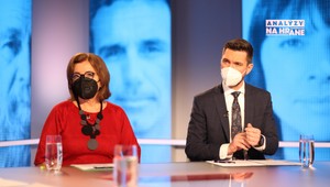 Analýzy Na hrane so Zemanovou a Takáčom: Heger nie je predsedom vlády, tvrdí mladý Smerák