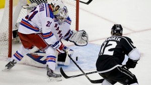 LA Kings vedú po dvoch predĺženiach vo finále 2:0, Gáborík dal opäť gól