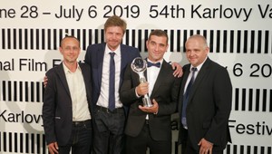 Milan Ondrík s cenou a Patricia Clarkson medzi fanúšikmi: Takto vyzeral záver filmového festivalu v Karlovych Varoch!