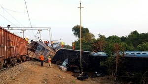 Pri železničnom nešťastí zahynulo najmenej 36 ľudí