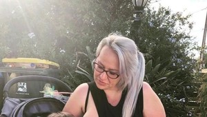 Z propagátorky dojčenia sú pohoršené dokonca aj matky! Už prestaň, preháňaš TO!