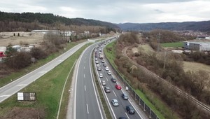Začína výstavba úseku R1. Vodičov čakajú obchádzky, kolóny a dopravné obmedzenia