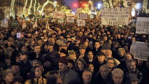 V Maďarsku to vrie. Do ulíc vyšlo 100 000 odporcov Orbána