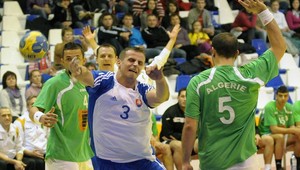 Hádzanári v Hlohovci naložili Alžírčanom o desať