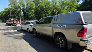 Policajti zasahujú na Železnej studničke. Akcia podľa TV JOJ súvisí s útokom na taxikára