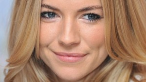 Ups! Sexi herečka Sienna Miller takmer naostro
