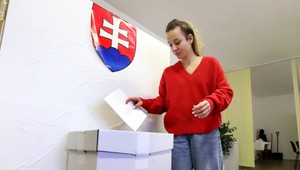 O výsledku volieb rozhodnú aj prvovoliči. 80 percent mladých si ale myslí, že sa o nich politici nezaujímajú