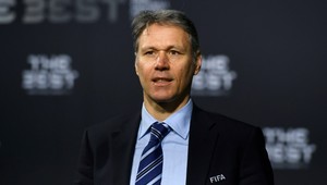 Nacistický pozdrav van Bastena vymazal z konzolovej hry