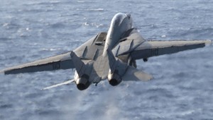 Stíhačka s dvoma pilotmi sa zrútila do mora