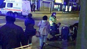 Jeden mŕtvy a 14 ľudí postrelených po útoku v nočnom klube