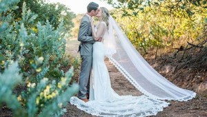 Unikátne svadobné FOTO obletelo svet: Aha, kto si zapózoval s mladomanželmi