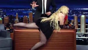 Úplne zošalela?! Madonna vyvádzala v živom vysielaní, moderátor bol totálne v rozpakoch!