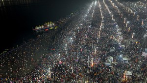 V tlačenici počas oslavy náboženského sviatku zahynulo najmenej 40 ľudí