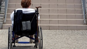 Radenie bezbariérových vozňov je na Slovensku veľká lotéria. Imobilným cestujúcim to robí problémy