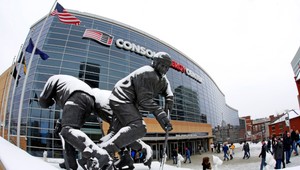 Nepokoje v Amerike si poškodením odniesla aj socha legendy NHL