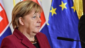 Problémy najmocnejšej ženy sveta. Čo stojí za triaškami Angely Merkel?