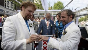 Nemecko umožní párom rovnakého pohlavia uzatvárať manželstvá a adoptovať deti