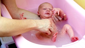 Masáž novorodencov, áno či nie?