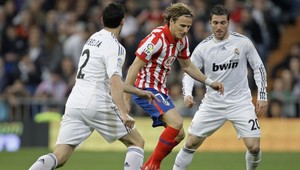 Real sa po víťazstve 3:2 v madridskom derby vrátil na čelo tabuľky