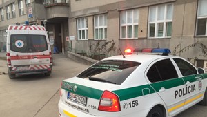 Zadržali muža, ktorý sexuálne obťažoval chlapcov v garáži