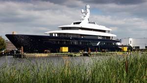 Pozrite sa ako sa vyrába 87 metrov dlhá luxusná superjachta