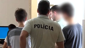 Dvaja tínedžeri sa opili a znásilnili dvanásťročné dievčatá. Jedno z nich má dodnes traumu