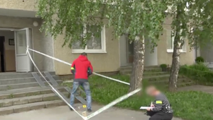 Zazvonil nech vyjde von a surovo ju napadol. Muž v Kežmarku zbil mladú ženu pred vchodom bytovky