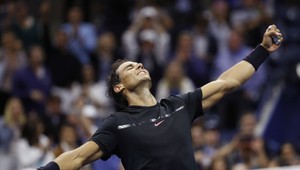 Rafael Nadal valcoval a vyhral šestnásty grandslamový titul