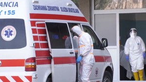 Záchranári sa pýtajú po sľúbených príplatkoch. Riaditeľ nitrianskej nemocnice pripustil znižovanie platov