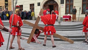 Prešovská krížová cesta: Po dvoch pandemických rokoch opäť s divákmi, ale bez scén bičovania