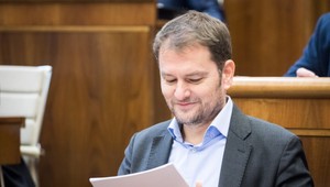 Zo súboja o prezidentský palác vypadávajú známe tváre. Jednotlivé strany začínajú kalkulovať