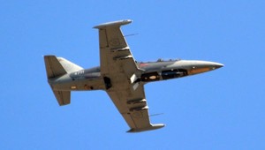 Piloti Albatrosu sa katapultovali v poslednej chvíli, hovorí skúsený vojenský pilot