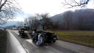 Branislav (†32) narazil do stromu, zhorel v aute