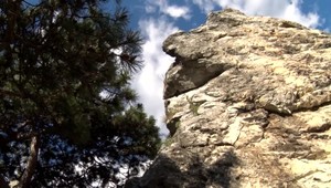 Oslava vysvedčenia sa skončila drámou. Študent (16) padol zo skaly v Nitre