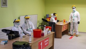 Nové druhy testovania. PCR testy inak a príjemnejšie. Antigénové tyčinky nemusia ísť tak hlboko