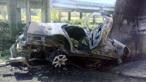 Vodič narazil do mostného piliera. Na mieste uhorel