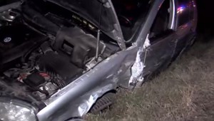 Popíjal víno a sadol si za volant. Pri Brekove sa podgurážený vodič zrazil s autom, v ktorom sa viezli rodičia s dvoma deťmi