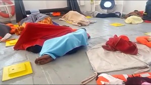 Manželský pár dostal najesť až po 5 dňoch. Maďarské úrady ich údajne nechali hladovať